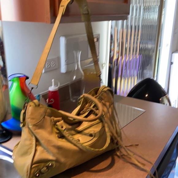 Besso City Fringe Bag - Picture 2 of 13